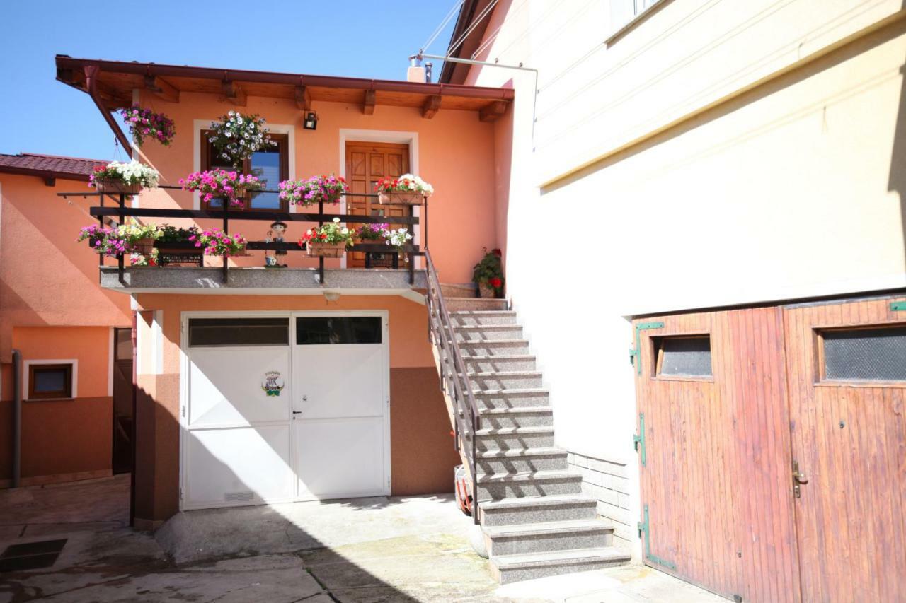 Rooms And Apartment Ambrozic Vremski Britof Exterior foto